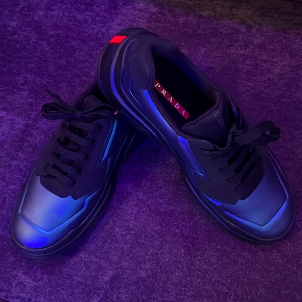 PRADA MEN’S SIZE 8 POLARIUS - RARE FIND - NO BOX.